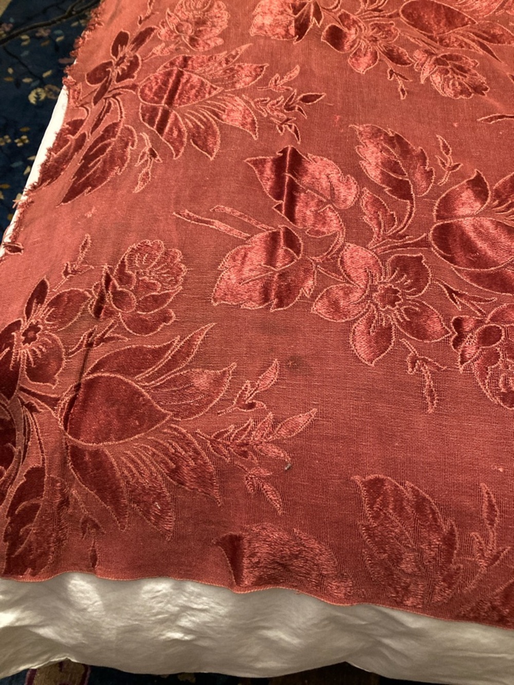 Fabulous 1930s velvet rayon fabric remnant - Picture 5 of 12